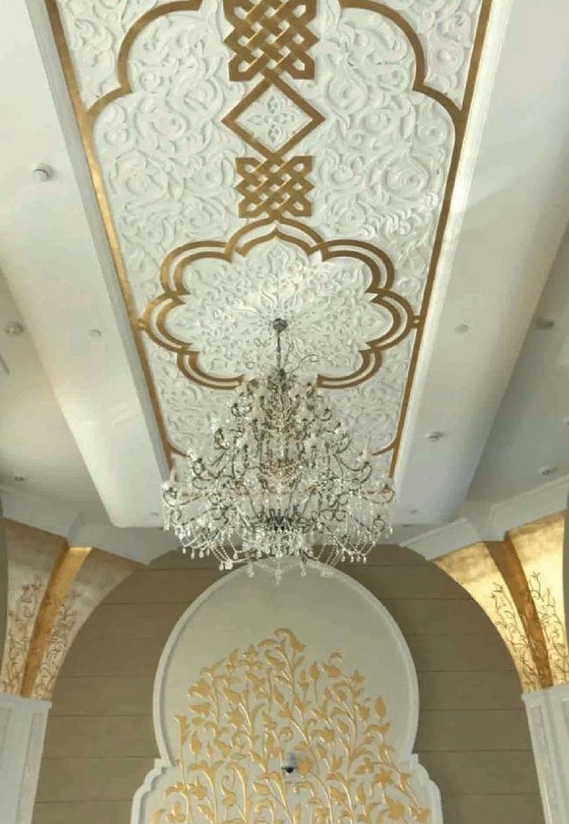 VIP majlis decorative gypsum ceiling with chandelier, Sheikh Khalifa Bin Zayed Al Nahyan Mosque, Al Ain